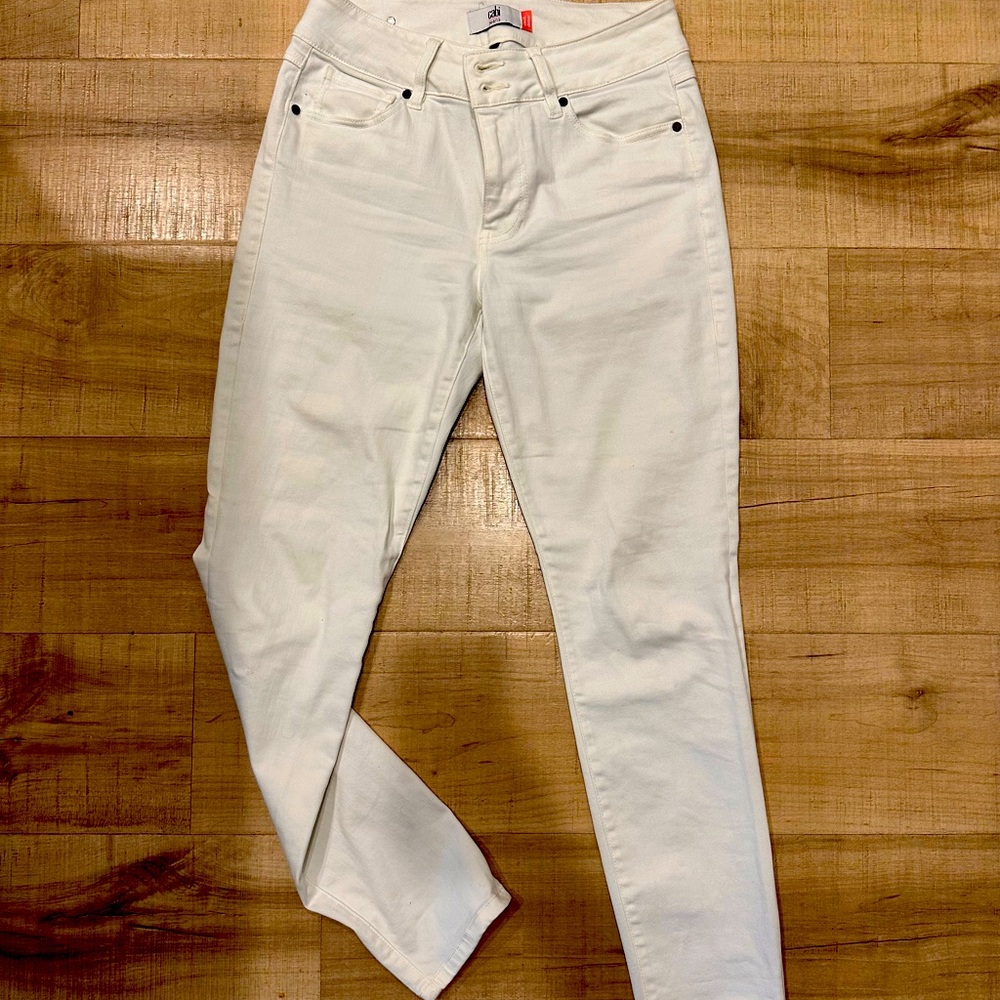 White CAbi Jeans, size 6 “Cinch Skinny” Slim Leg Mid Rise Stretch Denim